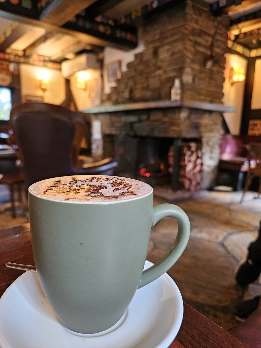 Perth_Hills's tweet photo. ๐ป๐ฅ Here's to braving winter, Last Drop Elizabethan style! Hearty pub food, cold beer, hot chocolates, toasty fires & a very warm welcome await you here.
๐ 25 Canns Rd, Bedfordale.
#ExperiencePerthHills #perthhills #WAthedreamstate #Perth #perthfood https://t.co/uq2CdYdBhf