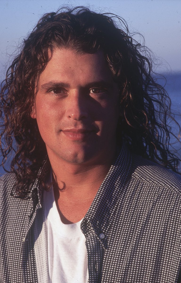 carlosvives's tweet photo. A este man de pelo largo, a este yo le debo todo.❤️ #30AñosCarlosVivesYLaProvincia #tbt https://t.co/ZBUaxI4MgC