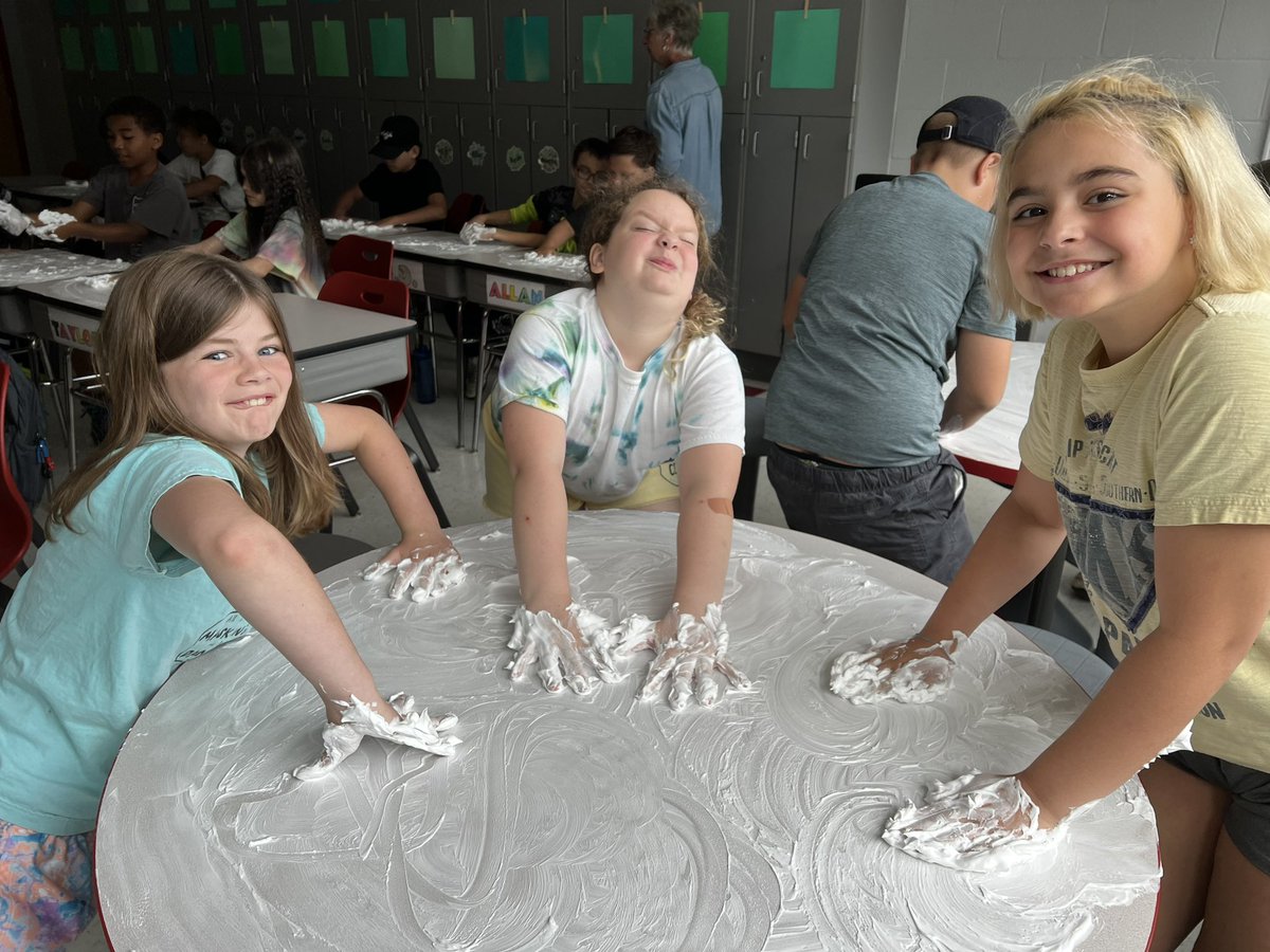 MsBaitysClass's tweet photo. Making a mess ☺️ https://t.co/1C6PpvBnxD