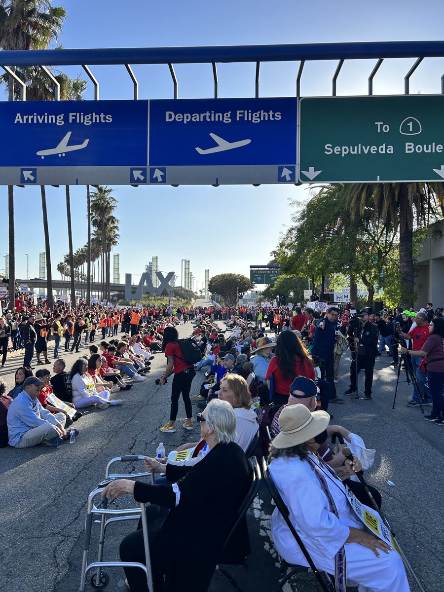 ⁦@UNITEHERE11⁩ Civil Disobedience #Workers Deserve a Right To Live Where They Work! #MoreHomesNotHotels