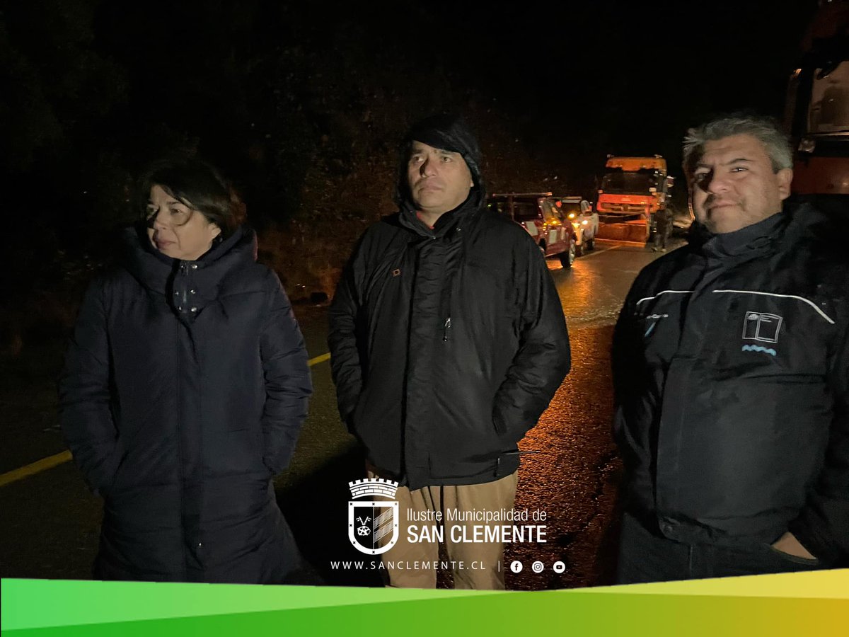 imsanclemente's tweet photo. 📷 𝗔𝗹𝗰𝗮𝗹𝗱𝗲𝘀𝗮 𝗠𝗮𝗿𝗶́𝗮 𝗜𝗻𝗲́𝘀 𝗦𝗲𝗽𝘂́𝗹𝘃𝗲𝗱𝗮, Emergencias Municipales y @mop_maule acudieron hasta km. 100 de Ruta CH-115, sector La Mina; y prestaron apoyo a vecinos y vecinas afectados por el frente de mal tiempo en la zona precordillerana de San Clemente. https://t.co/Uis9LcAwk3