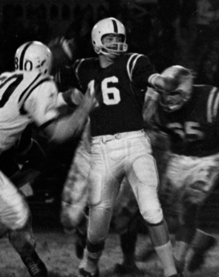 BigRed_STL's tweet photo. OTD 1966: The Big Red signed an unknown, undrafted free agent out of @SIU_Football who went on to throw for over 30,000 passing yards.
#JimHart https://t.co/mfSf81KPUv