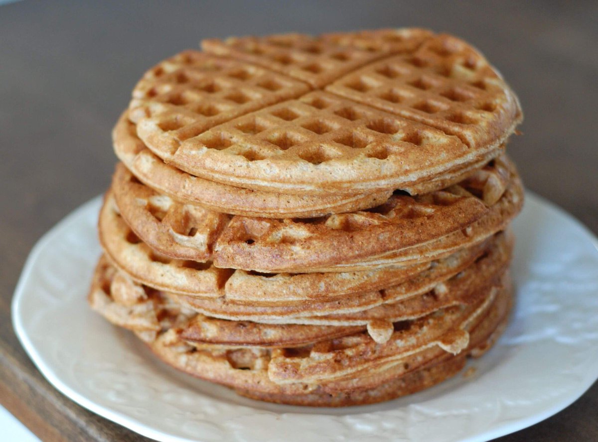 messedupfoods's tweet photo. syrup has been outlawed. what are you putting on these (dont say cum) https://t.co/IBKaWKVkJX