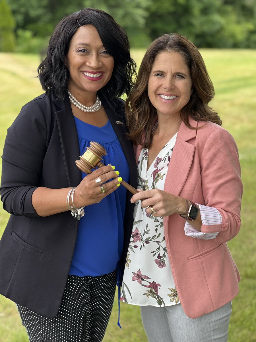 Congratulations incoming 23-24 <a href="/MEMSPA/">MEMSPA</a> president Detra Fields, receiving the gavel from president <a href="/TLiMPrincipal/">Amie McCaw</a>.
Looking forward to your innovative, leadership!