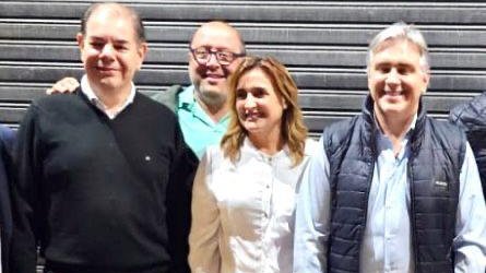 CordobaVerdad's tweet photo. 𝗡𝗢 𝗤𝗨𝗘𝗗𝗢́ 𝗖𝗔𝗦𝗜 𝗡𝗔𝗗𝗜𝗘 𝗖𝗢𝗡 𝗟𝗨𝗜𝗦 𝗝𝗨𝗘𝗭
Un centenar de dirigentes de Juntos por el Cambio se fueron con Martín Llaryora.
Prunotto, Pretto, Benedetti, Frizza, Fasolis, Rotti, y decenas de Intendentes y candidatos en toda la provincia.
https://t.co/5pLdNXtESi https://t.co/8Jfhuo0n94