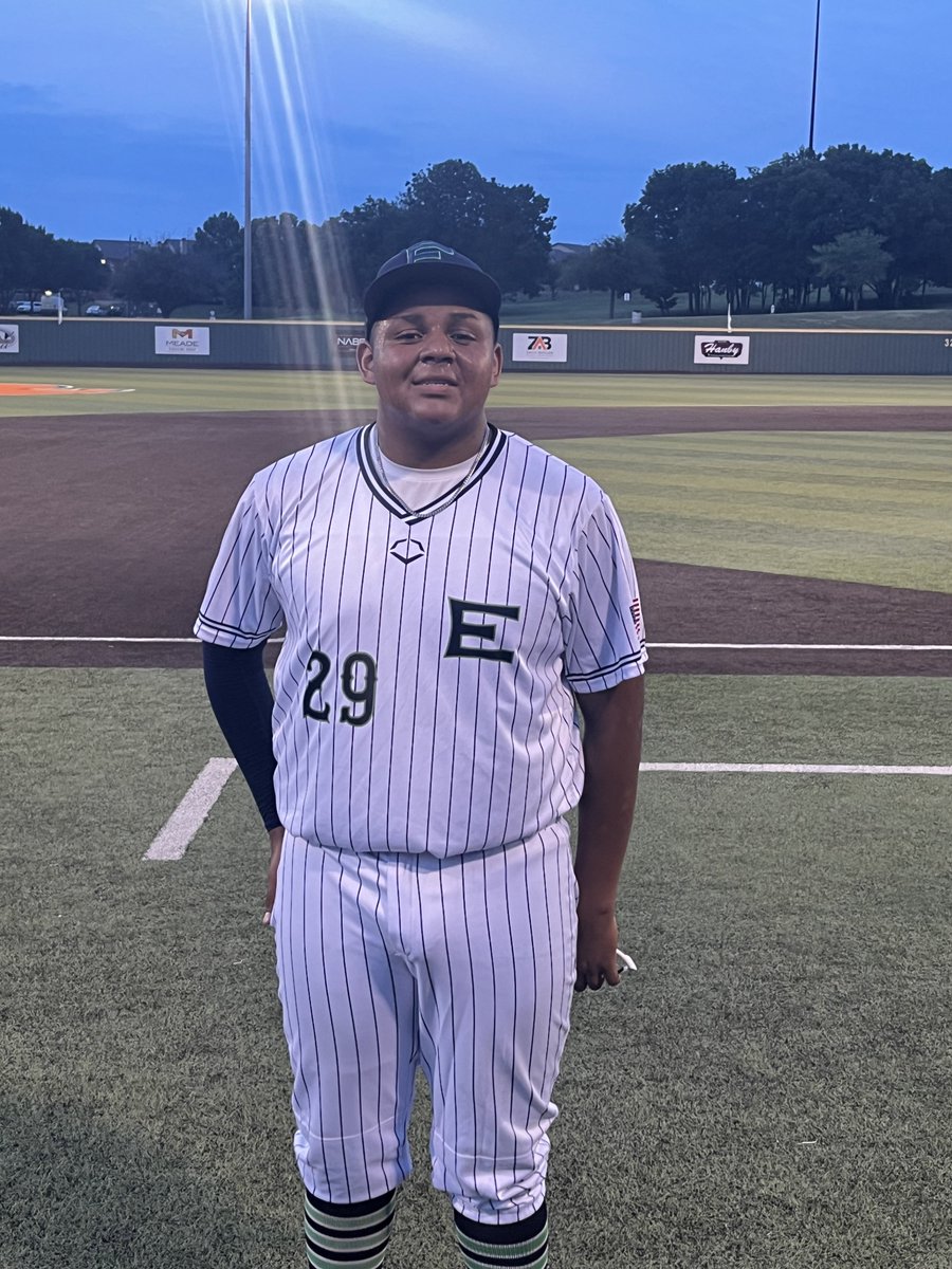 #DFWShowcase F: @NTX_ELITE McCrummen 10, 903 Baseball 2 PoG: @brandoncj2026 3-3, RBI, R Pitcher: @Izz0Martin 5 IP, 6K, 3H, 2ER, 5 BB Notable: @braydenhorn05 1-3, 3 RBI