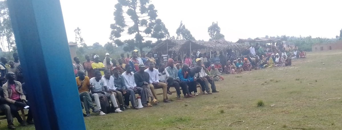 CRyansoro's tweet photo. Kuri uyu wa kane igenekerezo rya 22.06.2023,Musitanteri wa komine Ryansoro Sinzobashirwako Joseph yagirishije inama abenegihugu bo ku mutumba #Ntunda aho yabahamagariye kurwiza umwimbu mu kurima imyonga yose,kugira imirima muhira yo kuvomera.@MininterInfosBi @Gitega #Burundi 1/2 https://t.co/shRtDrjQ9Q