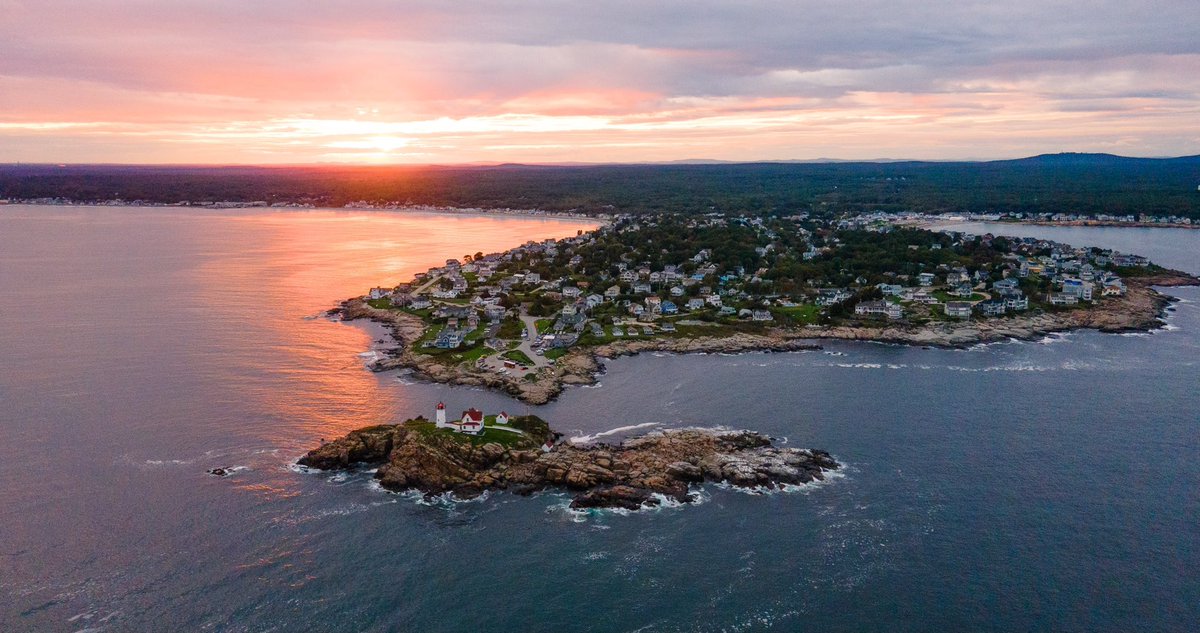 SweetDirtME's tweet photo. Nothing like summertime in Maine ��⚓️☀️

No matter where this summer takes you, Sweet Dirt has you covered 🕶️

#sweetdirt #sweetdirtmaine #sweetdirtme #vactionland #maine #summer https://t.co/d737tkJpC6