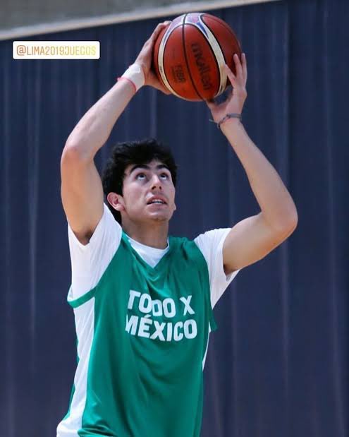 IvanBello06's tweet photo. ¡ORGULLO MEXICANO! 🇲🇽
Jaime Jaquez, marcaría la historia del deporte, el joven de 2 metros de altura quien ya representó con México en los panamericanos celebrados en Lima en 2019, apunta para ser seleccionado en la primera ronda del Draft de la NBA.🏀🔥🧵 https://t.co/wQItj6GUIv