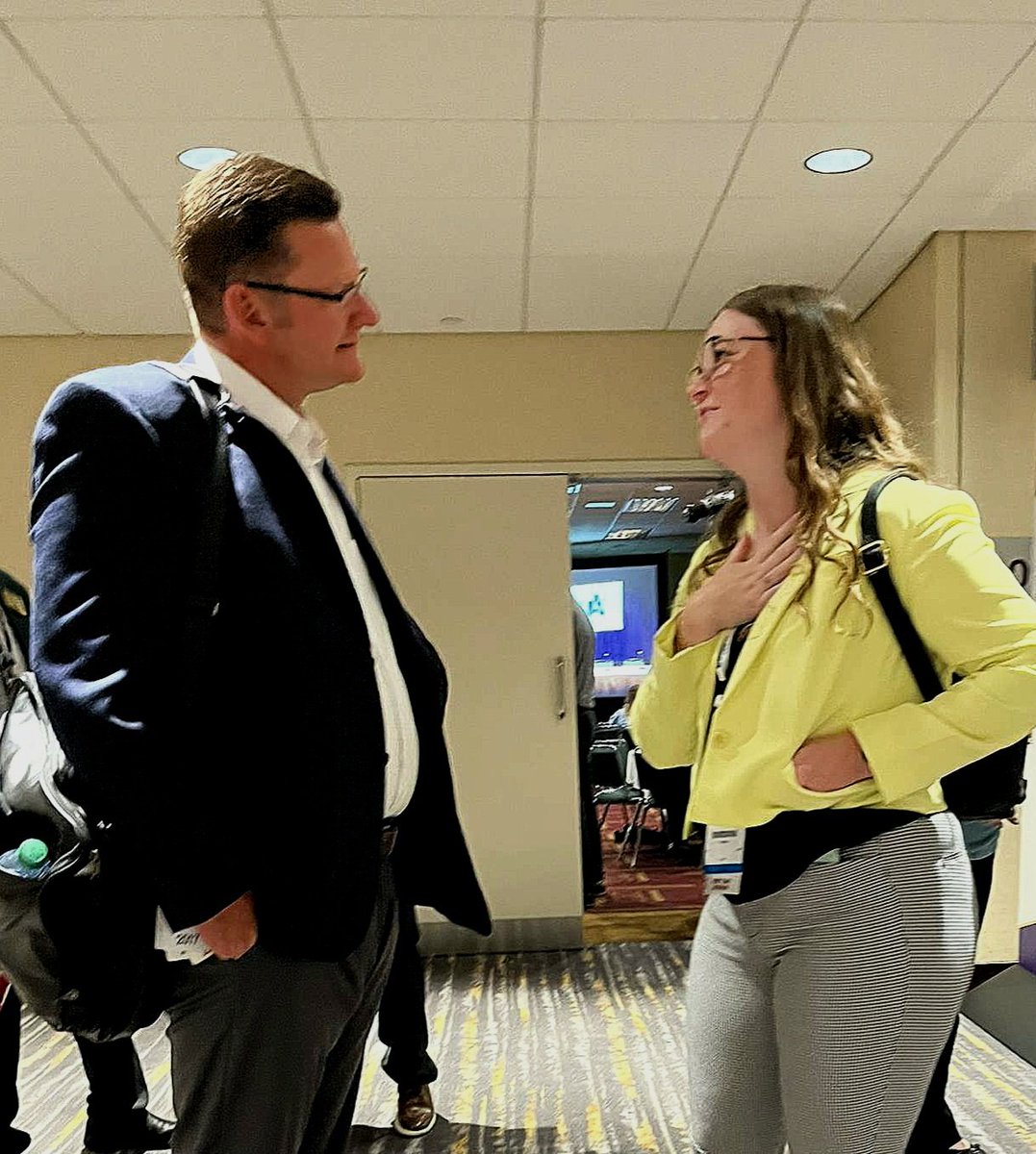 rylie_w's tweet photo. Had the incredible opportunity to meet Denny Kellington today at #NATA2023. As an AT with a passion in emergency preparedness, it was awesome to hear from someone who has become such a professional role model!
@KellingtonDenny @NATA1950 @BuffaloBills https://t.co/ceAEvZQo3H