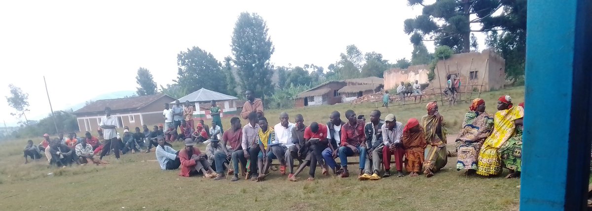 CRyansoro's tweet photo. Kuri uyu wa kane igenekerezo rya 22.06.2023,Musitanteri wa komine Ryansoro Sinzobashirwako Joseph yagirishije inama abenegihugu bo ku mutumba #Ntunda aho yabahamagariye kurwiza umwimbu mu kurima imyonga yose,kugira imirima muhira yo kuvomera.@MininterInfosBi @Gitega #Burundi 1/2 https://t.co/shRtDrjQ9Q