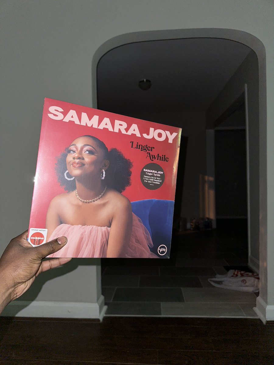 Blvck_Jay93's tweet photo. My recent additions to my growing vinyl collection. Janelle Monáe has an impressive collection. I know that room got some power in it. But my collection gon be nice. @JanelleMonae #TheAgeofPleasure @4everBrandy #NeverSayNever @SamaraJoy99 #LingerAwhile https://t.co/qMnXKNSz9G