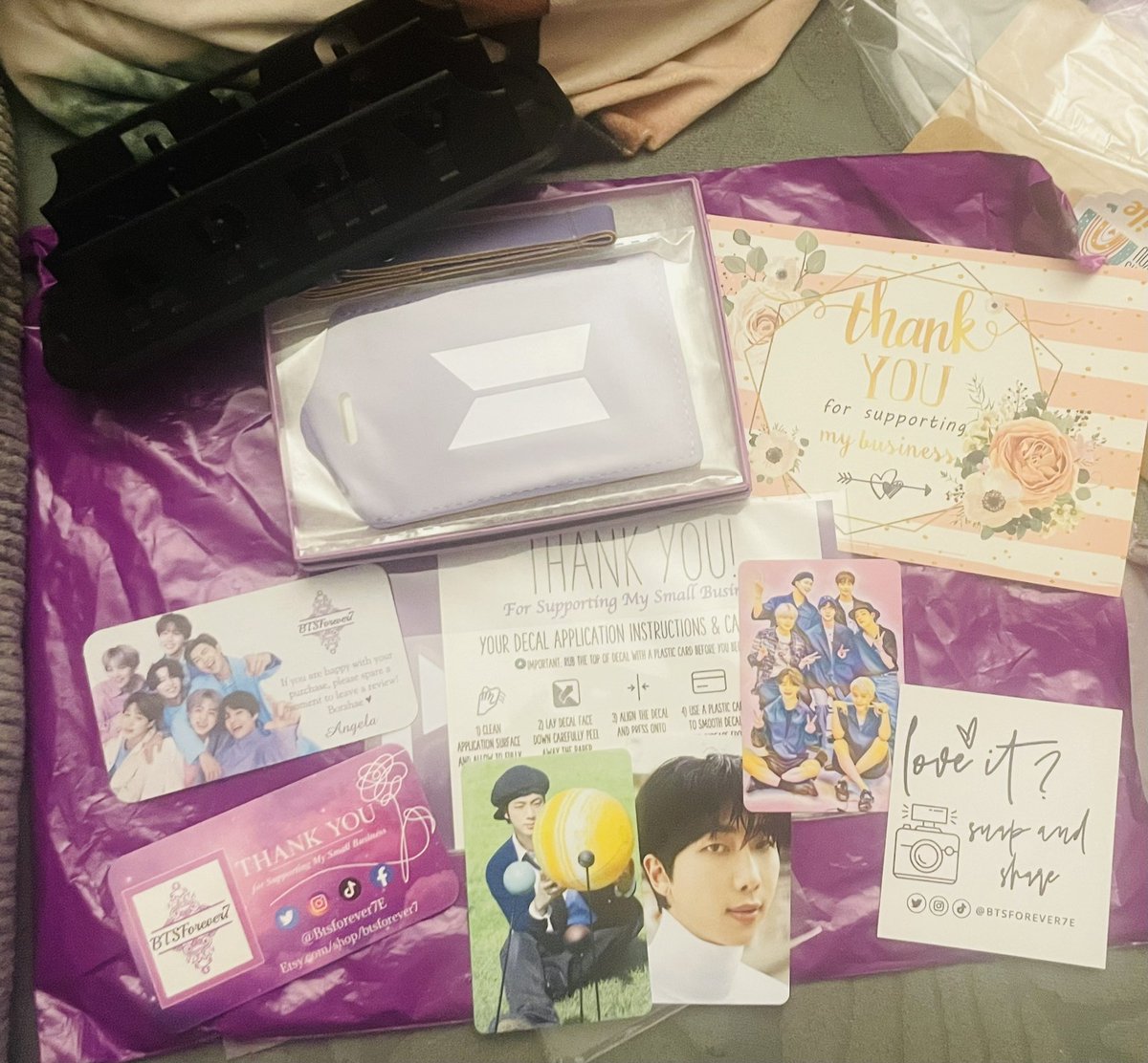 rkive7core's tweet photo. Ahh 😍😍😍😍 I finally checked my mail💜 Pictures definitely doesn’t do it justice but I absolutely love everything! And she has an Etsy shop guys check it out! And @Btsforever7E Thank you for this😍😍😍 I love it https://t.co/RLzgVNLuIY