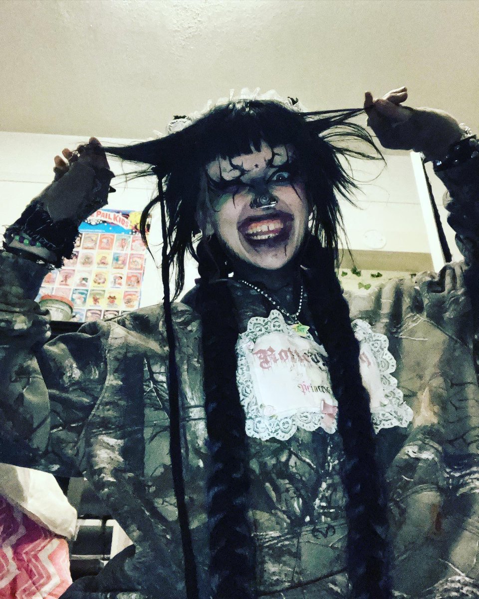 6frog6slut6's tweet photo. KittyClown :3 
.
.
.
#Only18 #onlyfans #catgirl #catboy #contentcreation #SellingContent #buyingcontent #dominatrix #nsfw #nsft #explorepage #explore #makeupartist #makeup #kitty https://t.co/U2E64sYbLS