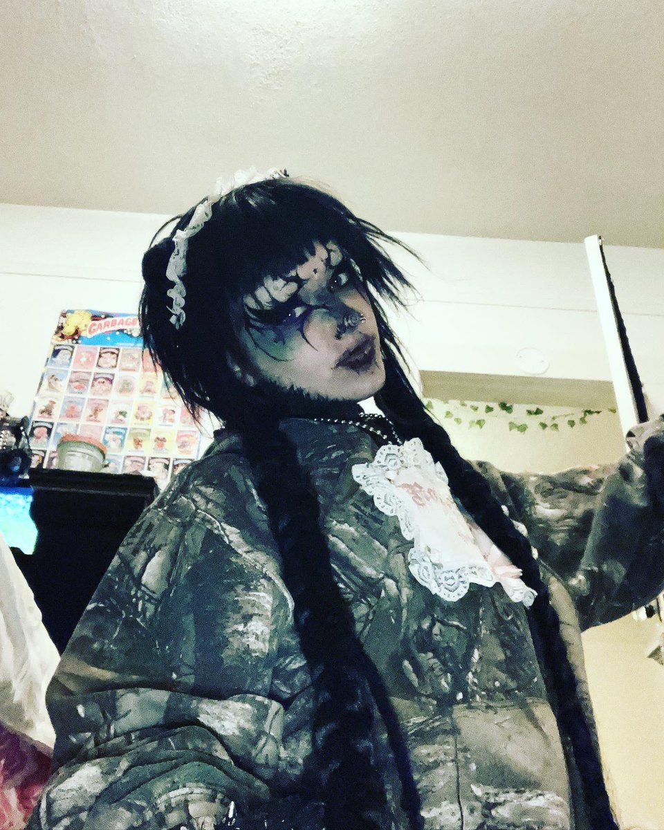6frog6slut6's tweet photo. KittyClown :3 
.
.
.
#Only18 #onlyfans #catgirl #catboy #contentcreation #SellingContent #buyingcontent #dominatrix #nsfw #nsft #explorepage #explore #makeupartist #makeup #kitty https://t.co/U2E64sYbLS