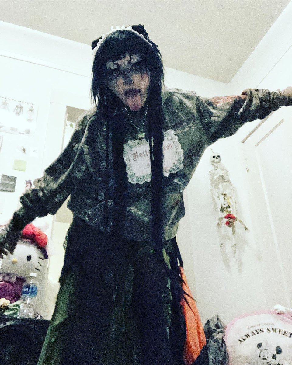 6frog6slut6's tweet photo. KittyClown :3 
.
.
.
#Only18 #onlyfans #catgirl #catboy #contentcreation #SellingContent #buyingcontent #dominatrix #nsfw #nsft #explorepage #explore #makeupartist #makeup #kitty https://t.co/U2E64sYbLS