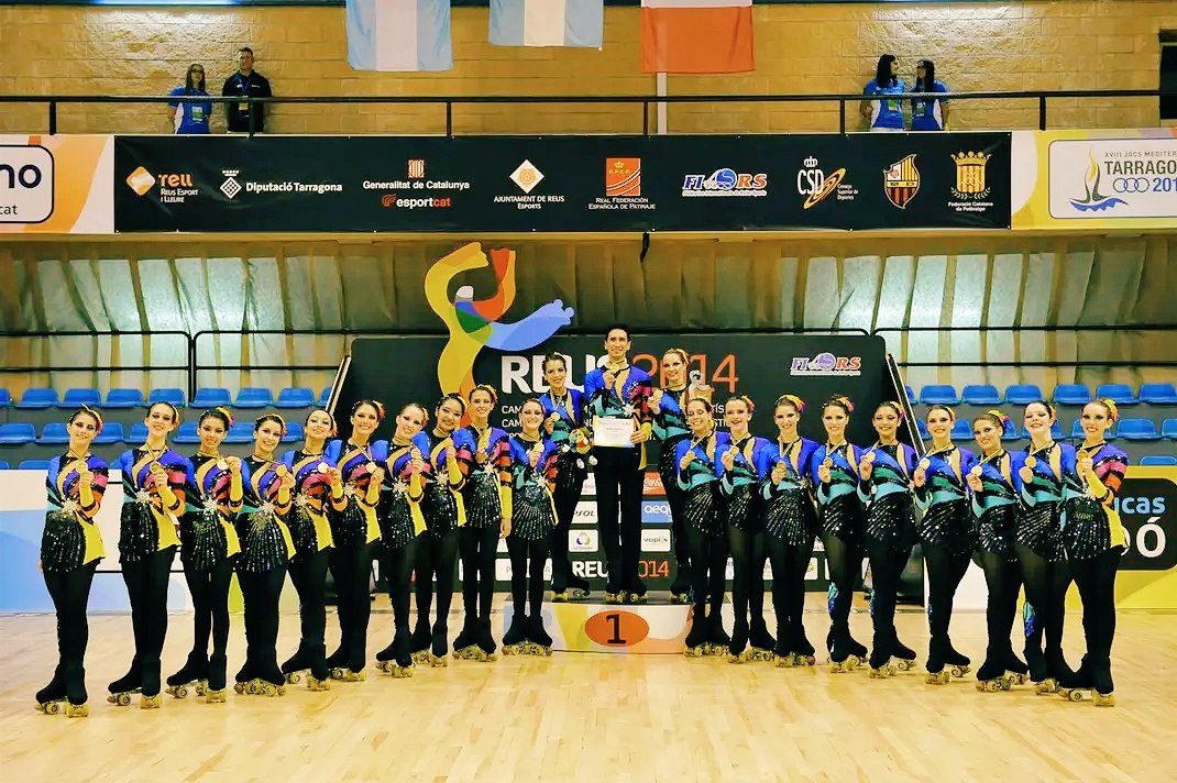 TENEMOS 3 ESTRELLAS ⭐ Y BUSCAMOS LA CUARTA
Hola! Somos Roller Dreams, actuales campeonas mundiales, y necesitamos de su ayuda para llegar al mundial de este año, en Colombia🇨🇴
Hace 12 que representamos al país y queremos volver a hacerlo!
Nuestro Alias: rollerdreams.mp