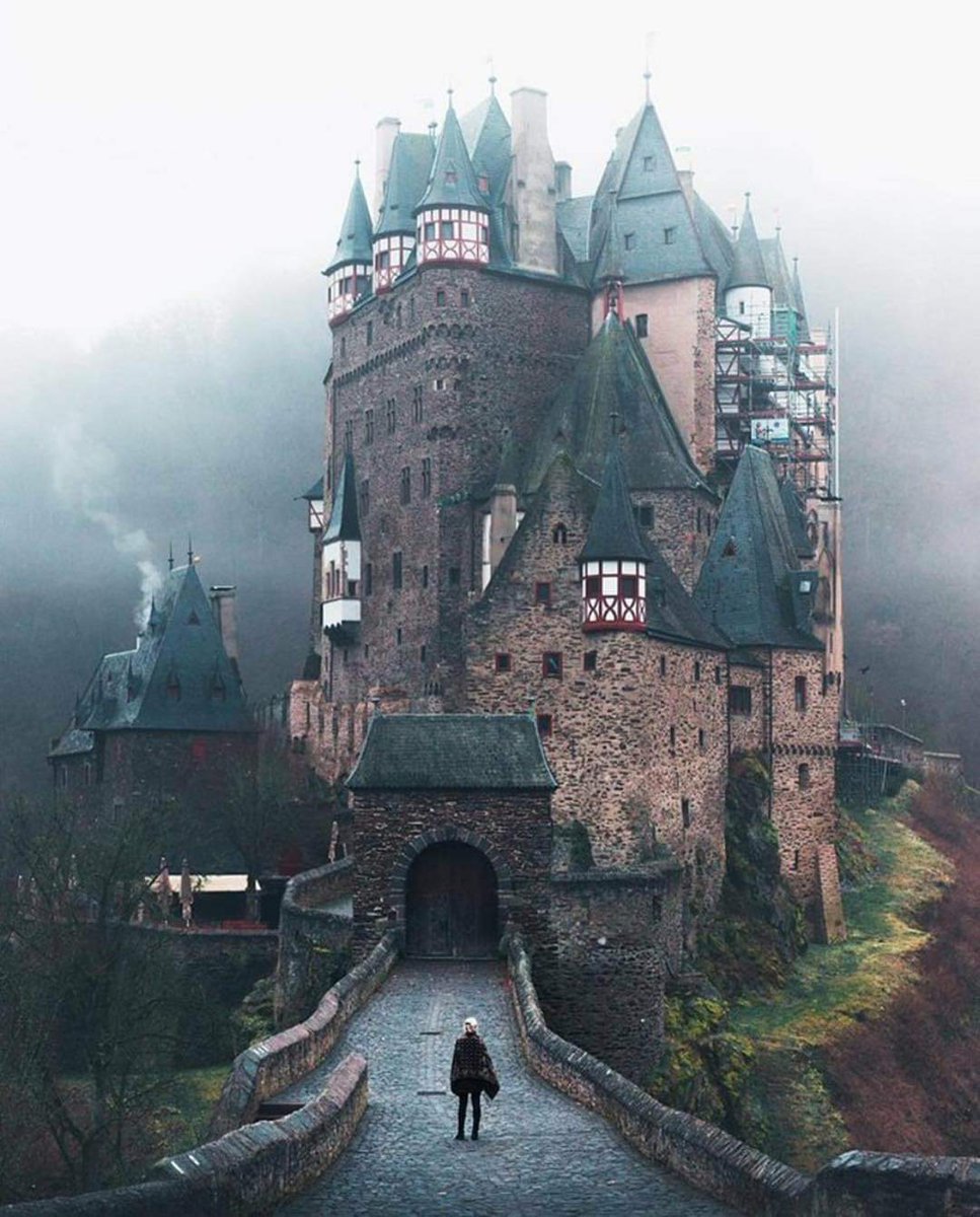 4th #WagnerTonight #Maddow calming break. This beautiful Castle in Germany, is long abandoned