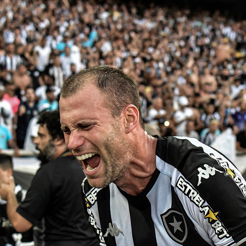 botafogohinchas's tweet photo. O Nilton Santos tem que estar entupido contra o Magallanes. Joel Carli merece muito, o Botafogo merece. https://t.co/6jaTeGUDTu