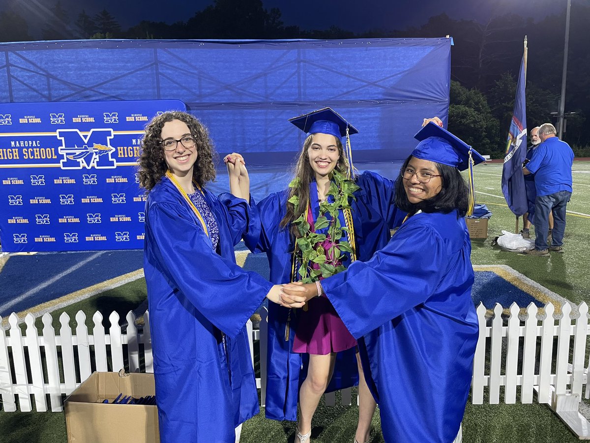 Congratulations to the class of 2023! Continue to make us proud! 💙💛