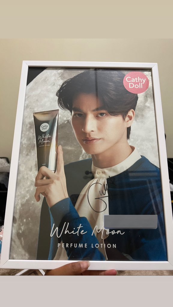 ing_phorada's tweet photo. 📢❌ปล่อยของสะสมค่ะ📢❌
-ปล่อยโปสเตอร์ before 4:30 พร้อมกรอบ 300 บาท
-ปล่อยโปสเตอร์ คทด พร้อมลายเซ็น 1200 บาท
-ปล่อยกรอบลอยขนาด 12*18 ราคา 500 บาท

*สามารถต่อรองราคาได้ ค่าจัดส่งออกเองนะคะ
❌สนใจเดมมาได้เลยค่ะ แม่ค้าใจดีค่ะ😍❌

#ตลาดนัดหวานใจ 
#ตลาดนัดmss
#ตลาดนัดหวานใจมิวกลัฟ https://t.co/D041EPU7de