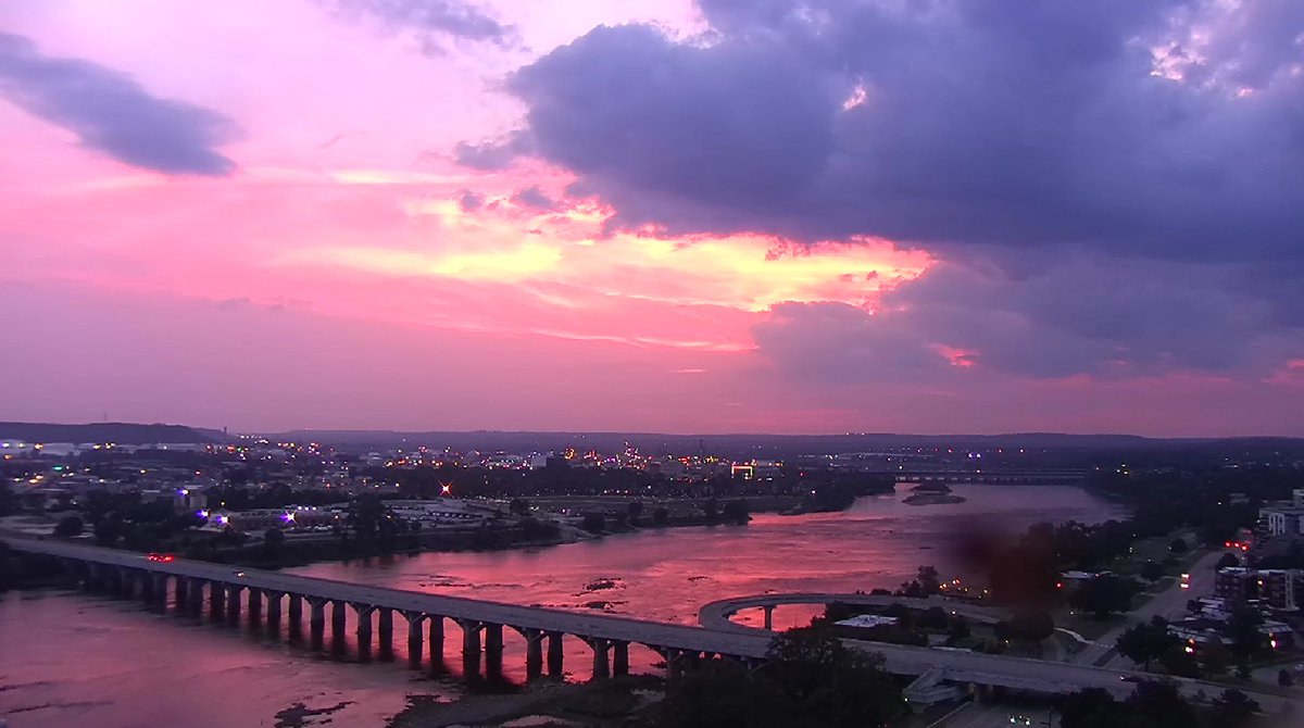 jamesaydelott's tweet photo. Those sunset colors, y'all !!
Spectacular Tulsa sunset.  #okwx @spann https://t.co/z9sHO7JAcG
