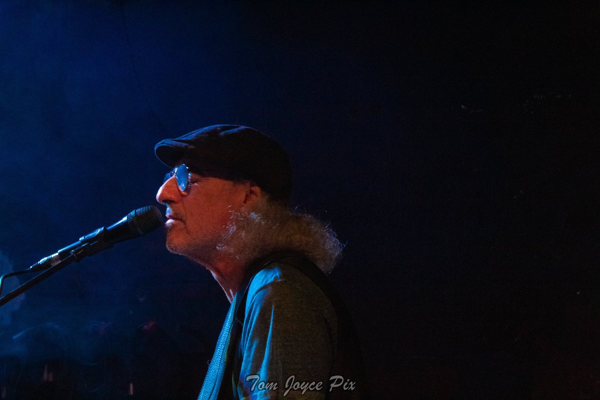 RosedaleTom's tweet photo. Michael Charles Band #michaelcharles  #zoobar #blues #bluesguitar #bluesguitarist #livemusicvenue @ZOOBARFESTIVAL https://t.co/PPOqLTx5RC