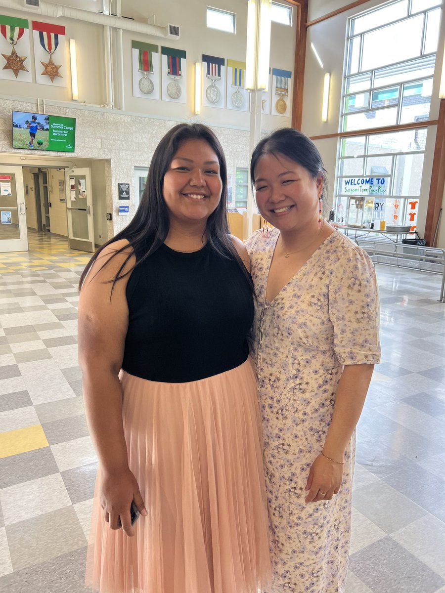 2023 CEDA Graduation with my fam 🎓🎉💚

I love all these amazing people, who pour their hearts and efforts into supporting our North-End community! ❤️