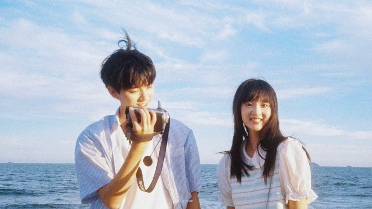 4sonee's tweet photo. “turns out, the sunflower and the sun shine for each other”

#WhenIFlyTowardsYou https://t.co/J2SUEHCteb