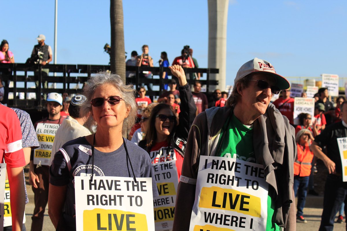 nithyavraman's tweet photo. Los Angeles should be a city that lifts people up, not turns workers away. Solidarity with @UNITEHERE11 https://t.co/02lWFB2JEy