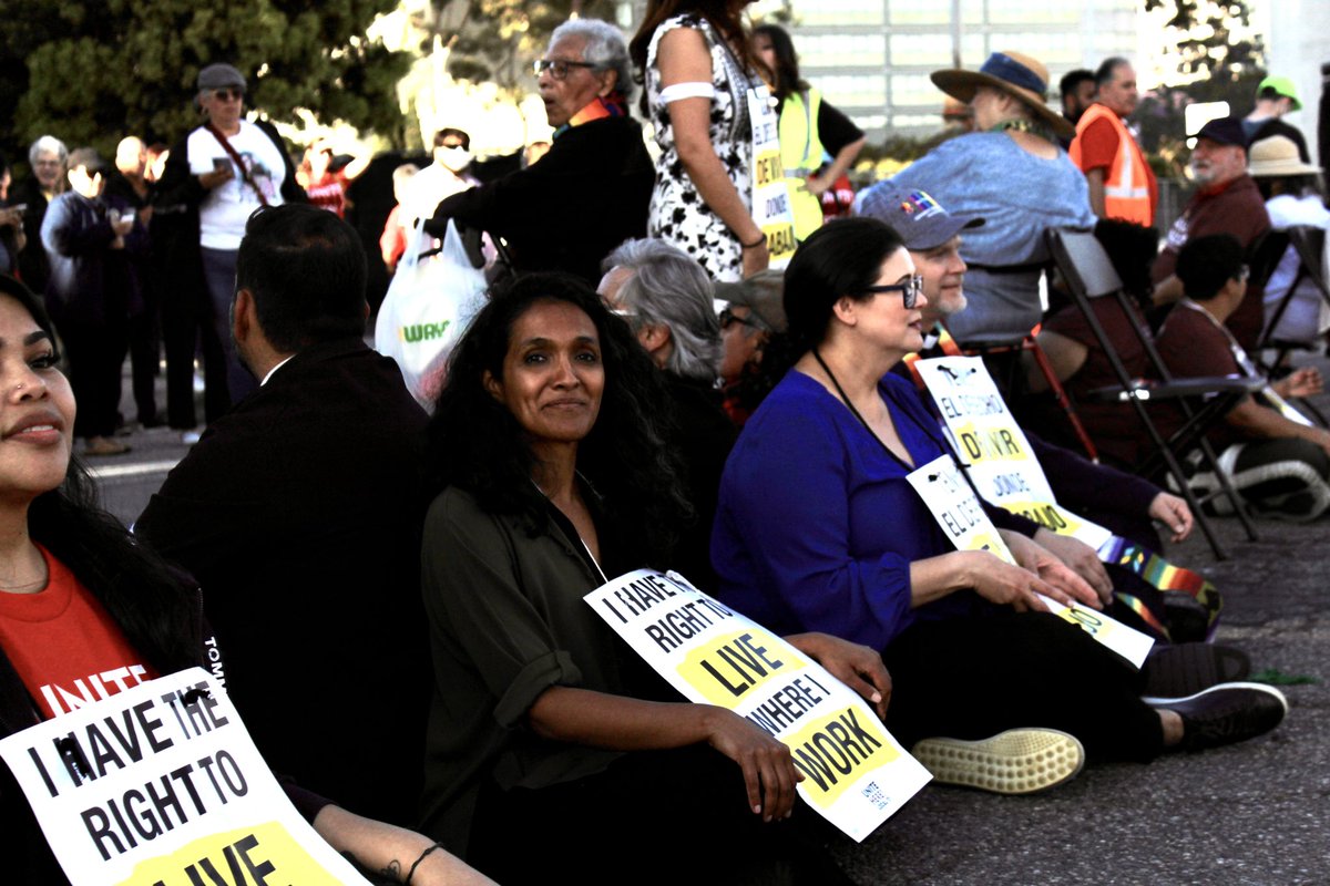 Los Angeles should be a city that lifts people up, not turns workers away. Solidarity with @UNITEHERE11