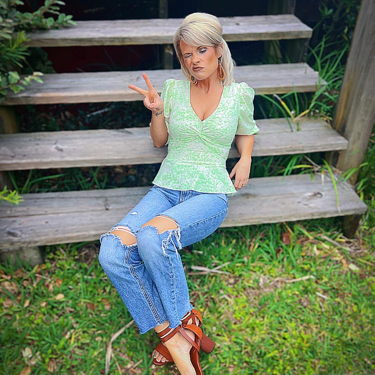 MegESerafi91477's tweet photo. Today I learned that the green in my shirt matches a paint color called, ‘Oh, Pistachio!’ 💚…I think we can honestly say it’s fitting considering I am a bit nutty. 🤪

#thursday #thursdayvibes #pistachio #greenenergy #mintcondition #nutty #funnymoments #Me #paint #beachgirl https://t.co/cV9Lor44mn