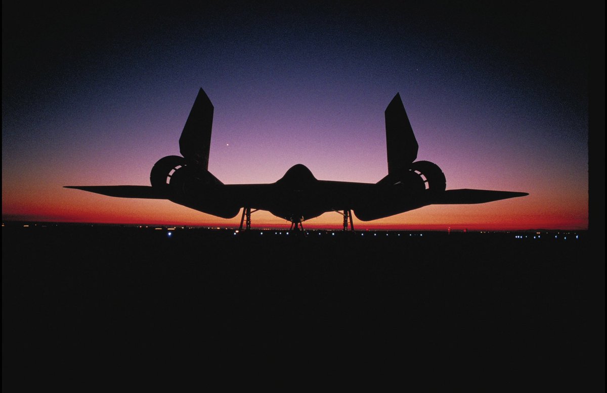 #GoodNightTwitterWorld  #avgeeks #aviation SR-71 Credit: Lockheed Martin