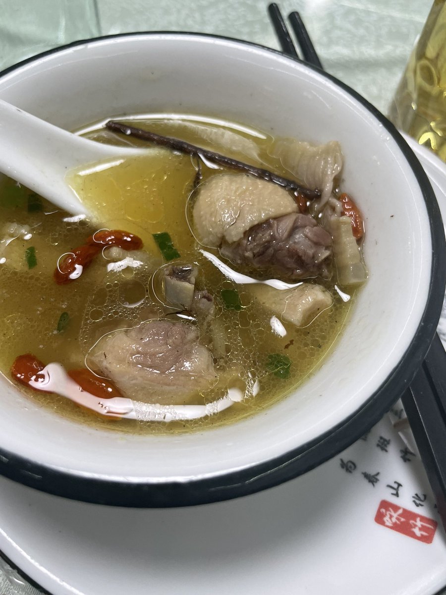 chujiba's tweet photo. 昨晚吃的野生王八炖土鸡，早上鸡儿梆硬🥲 https://t.co/Ss2HVOHF3H