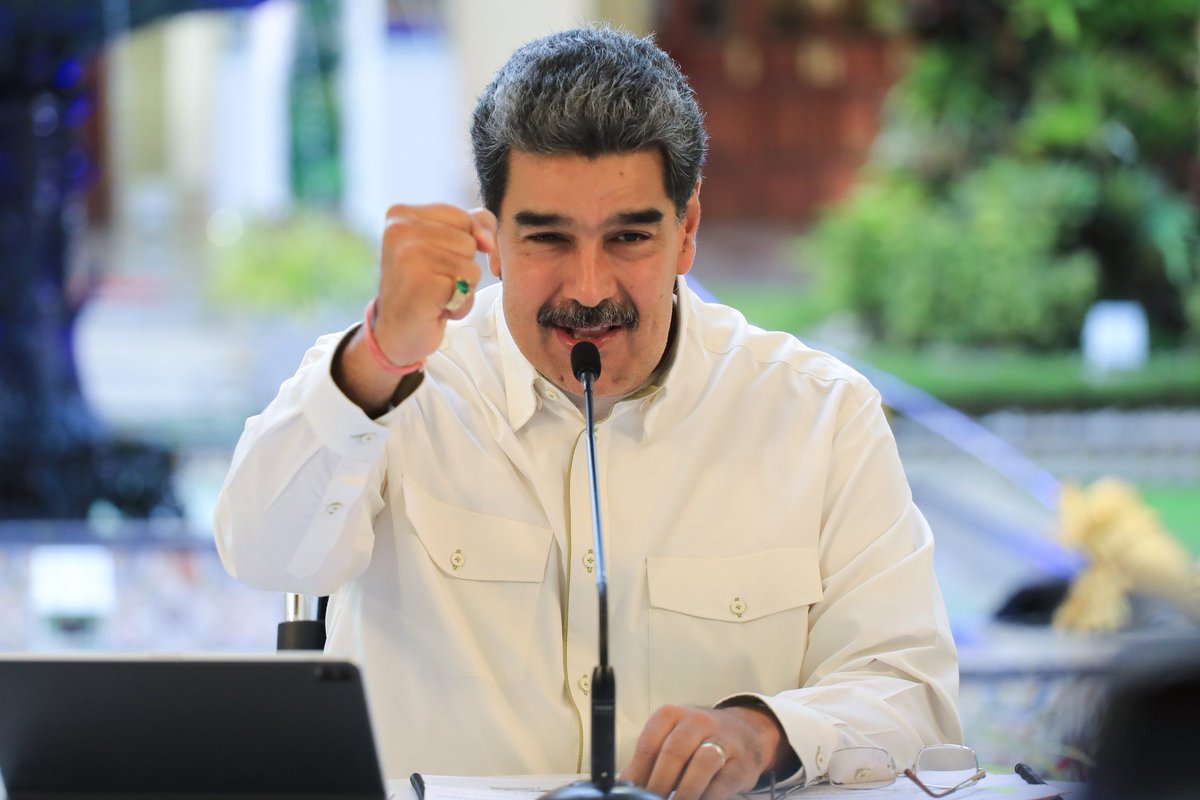 El mío se llama Nicolás, leal y sin reservas, amigo de los amigos, auténtico, líder de la Revolución Bolivariana y de Nuestra América 🇻🇪😌 

¡Vamos es pa lanteeeee! 🫶🏼