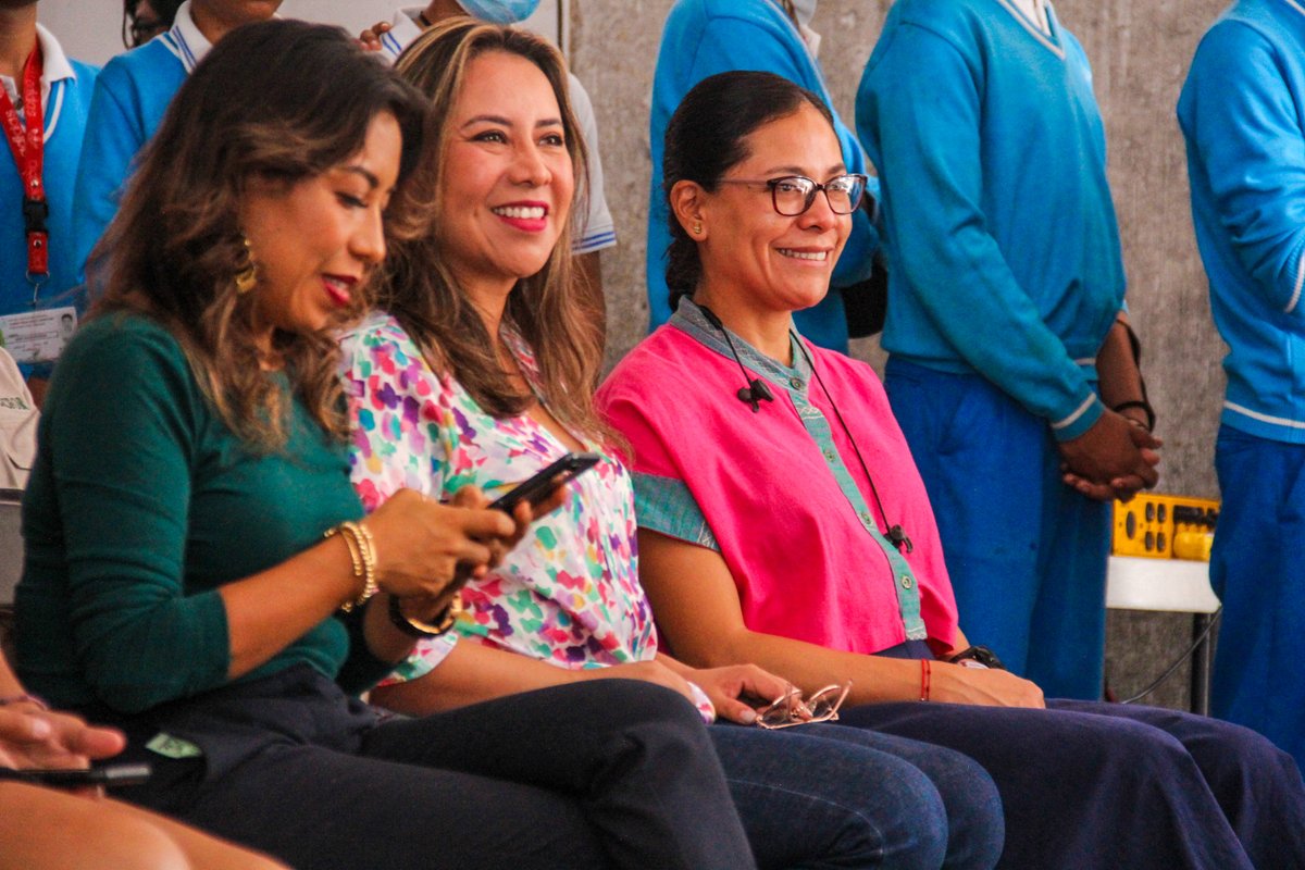 IraAquinoG's tweet image. ¡Ofertas educativas! 🤩 Acompañamos al Presidente Municipal @FMartinezNeri, en la inauguración de la Expo Orienta #SUNEO 2023, que organizó la Secretaría de Bienestar Municipal de #Oaxaca de Juárez y el @SUNEO_Oaxaca.