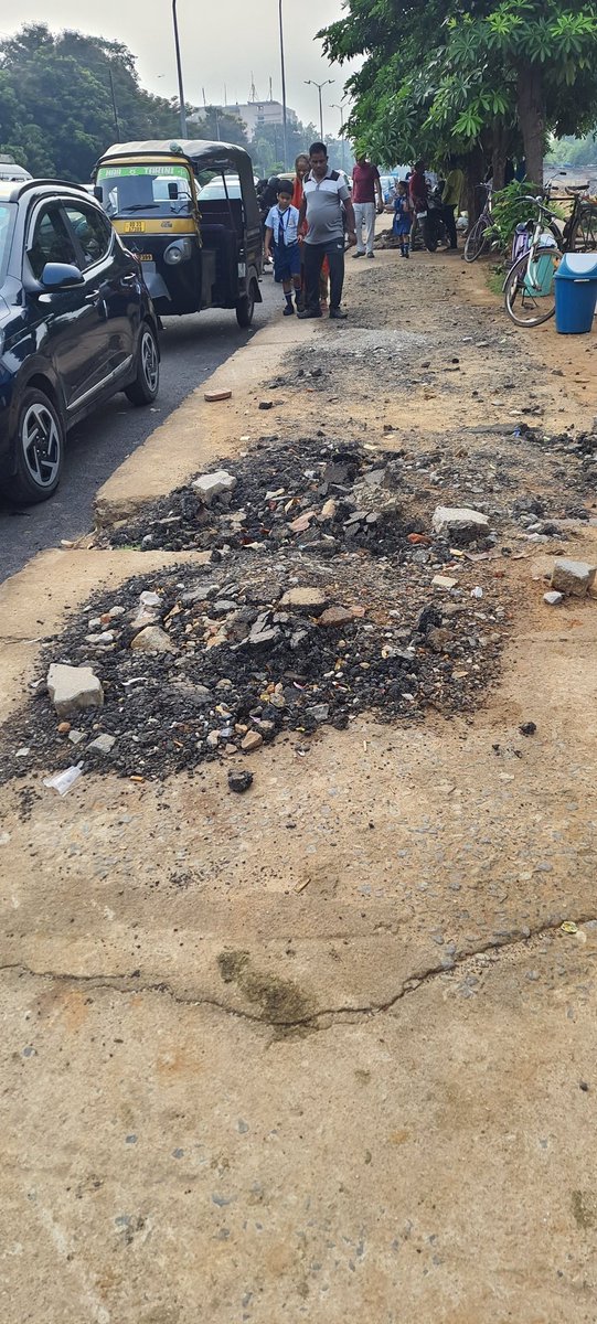 @bmcbbsr These pics are of the road in front of  Loyola School Gate No.2 & SIDBI. The construction of the median (divider) had started several months ago.  The debris has been left scattered on the road & the work has still not finished. The pics show the present condition.