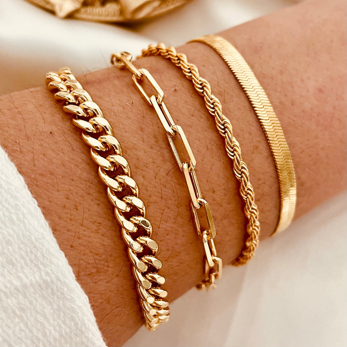 StoreAgata's tweet photo. Excited to share the latest addition to my #etsy shop: Gold Link Chain Bracelet, Chunky link Bracelet, Bracelet Set, Gold Bracelet, Stack Bracelet Set, 18k Gold Filled Bracelet Set, Gift for Mom https://t.co/Rj7bENKDPc #goldbracelet #pearlbracelet #chunkybracelet https://t.co/fwi0VIirze