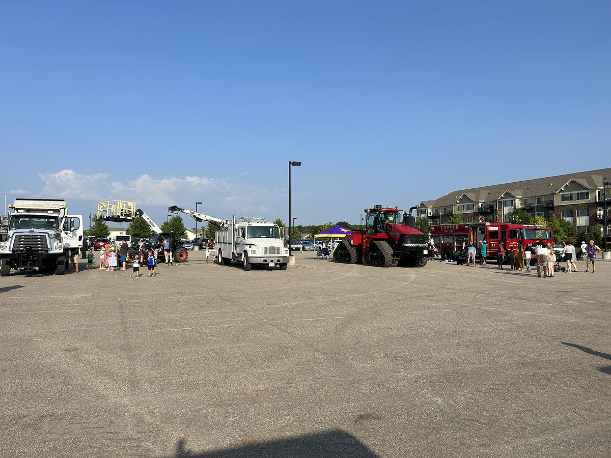 mwellensag's tweet photo. @CityofCarver Fun event and great turn out! https://t.co/JmAPxqFsq6