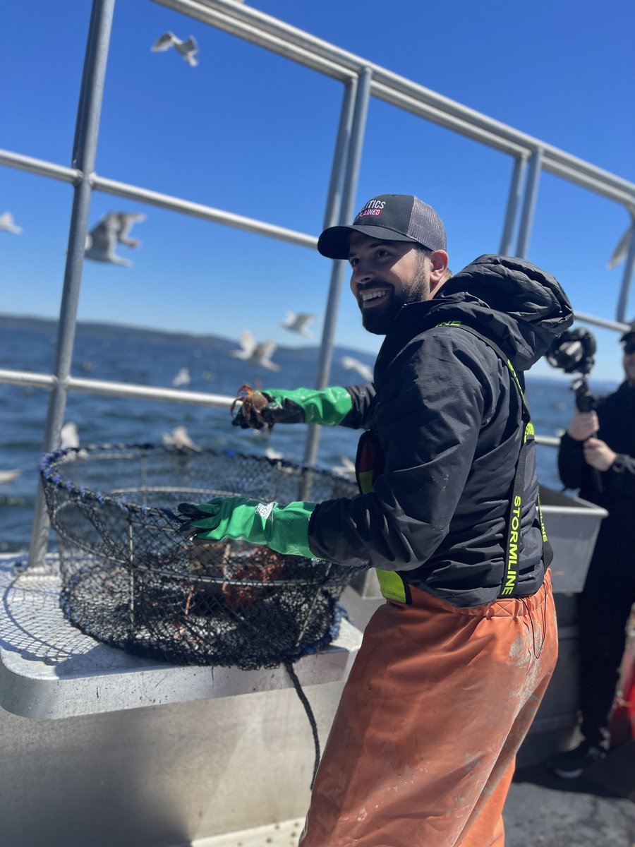 While I had an incredible time with the crew of the prawn boat, Lasqueti Pearl (and yes, once again I was put to work) it has been very distressing to learn of the recent attacks on our commercial prawning and fishing fleet by the federal government.

Attacks which not only
