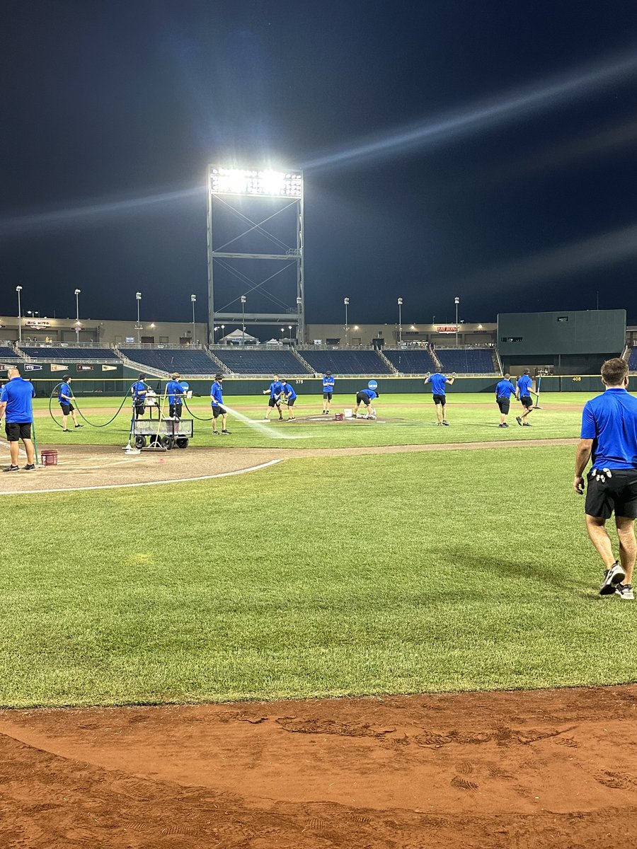 Gotta give it up for the guys who are out late makin sure this place looks incredible every night!