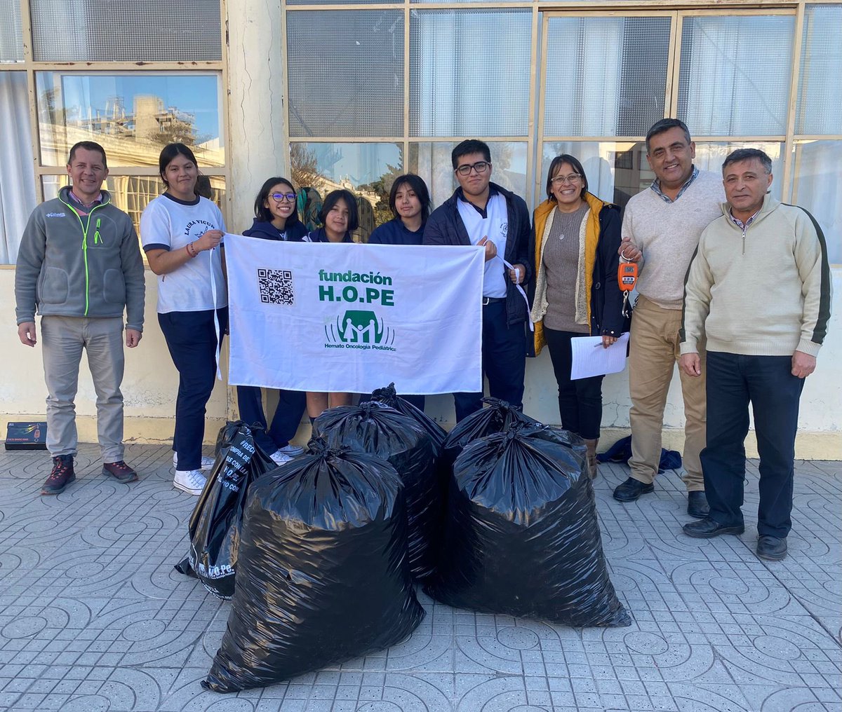 Hope_Salta's tweet photo. El ejemplo de Don doña continúa vigente! , hoy su hija y nuestra querida amiga Andrea Doña estuvo retirando el corazón de tapitas del Colegio Maria Auxiliadora que se sumaron a la #CampañaReciclaPorLaVida ♻️

🙌🏻Muchas gracias ❤️❤️

“Pequeños gestos logran grandes cosas” 💪🏼 https://t.co/VKj2SnRELZ