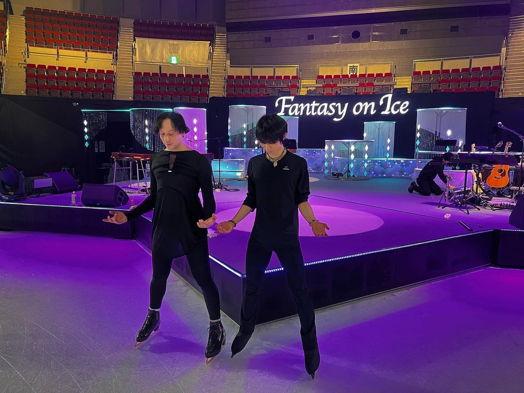 Why is he so cute 🤗✌️... Why, why, whyyyy 😭
And how does he have those proportions 🫠
#HANYUYUZURU #羽生結弦
#FaOI2023神戸
#YuzuruHanyu𓃵
IG: pipergilles