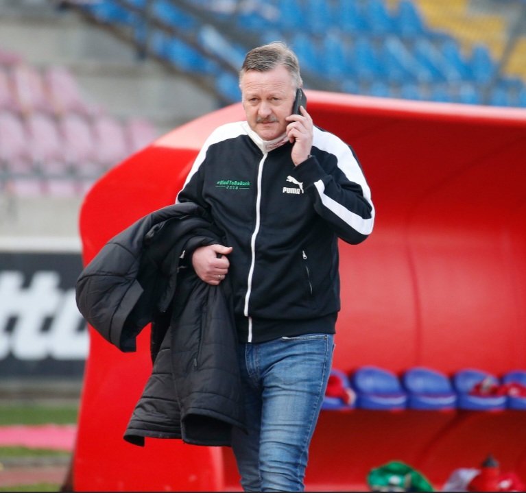 bmg_clausi's tweet image. Bernschneider hat seinen Doppelgänger einfach bei uns um Sportvorstand gefunden.

Don Rollo heißt nämlich eigentlich auch &quot;Don Rolex&quot; und ist Modedesigner bei Ralph Lauren. 
#Rollo #Virkus