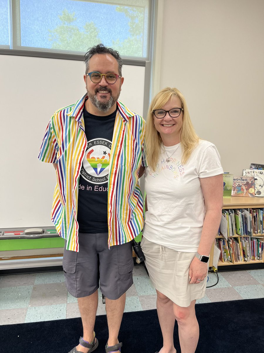 HoffmanSartor's tweet photo. Thank you Walter for visiting David Maxwell. You inspire and make us learn about how we can continue seeking inclusion, equity, and ensure our space at David Maxwell is safe. @KariRBryant https://t.co/WSxv4GhiIy