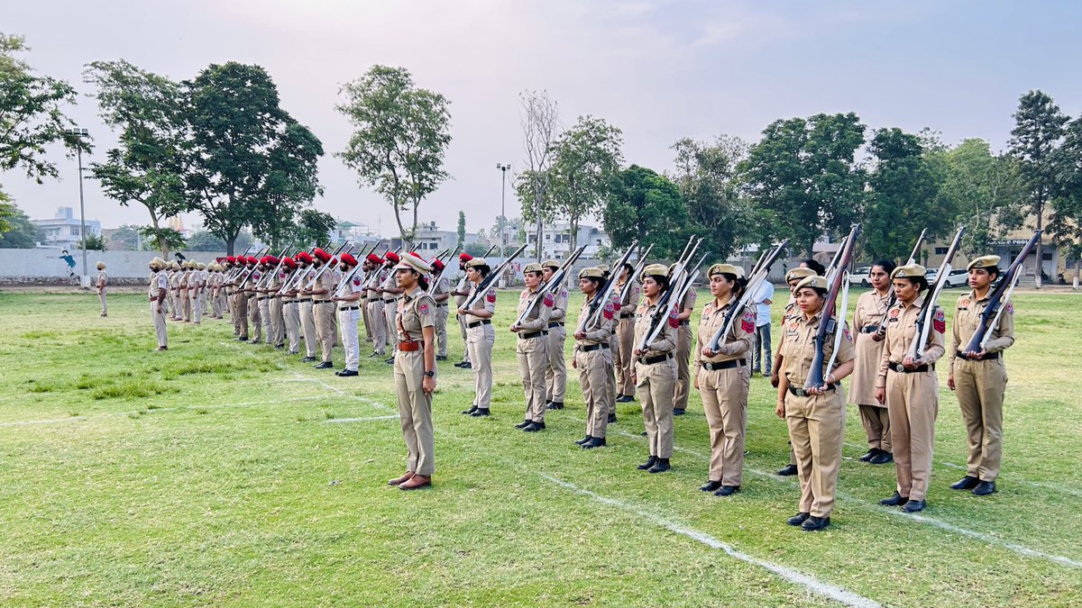 MalerkotlaPol's tweet image. In order to maintain discipline, physical fitness and to increase the efficiency of police personnel #GeneralParade was conducted by Malerkotla Police in which antiriot drill was conducted and police official from police stations and wings were participated the prade.