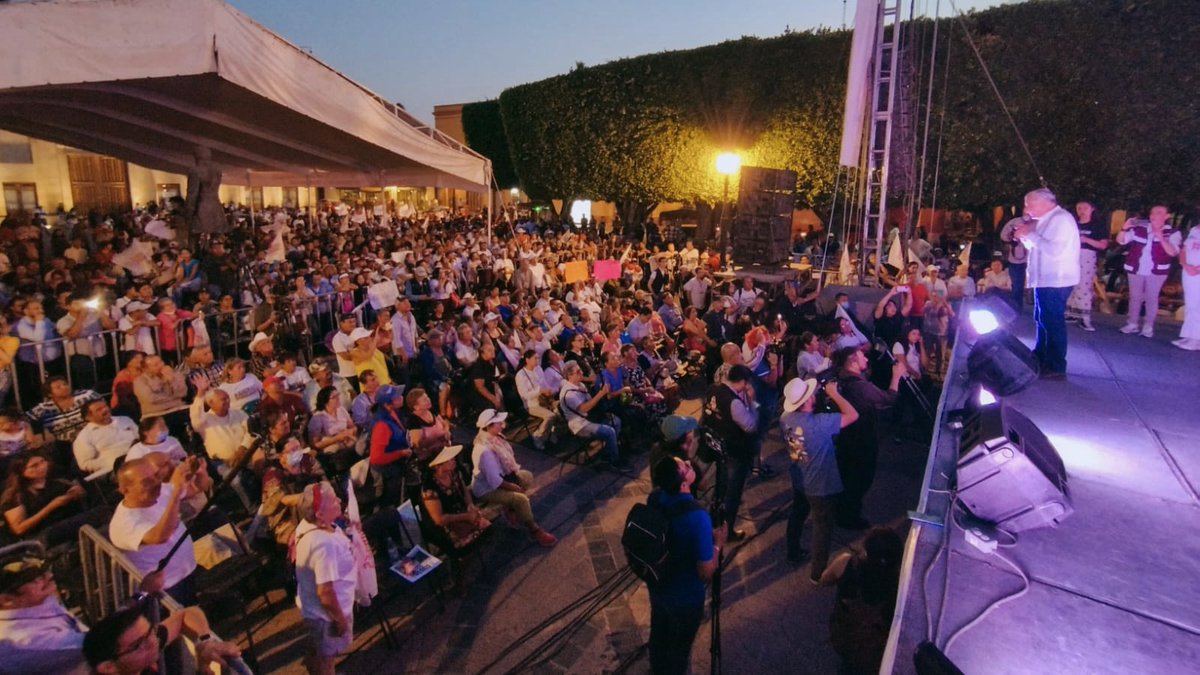 adan_augusto's tweet photo. Cerramos una jornada muy productiva y esperanzadora en Querétaro. 

Llegamos a los cuatro recorridos del día de hoy, en cuatro estados diferentes: no podemos descansar hasta consolidar la Cuarta Transformación. 

¡La voz del pueblo se escucha con fuerza! https://t.co/Ya8Z7JyV99