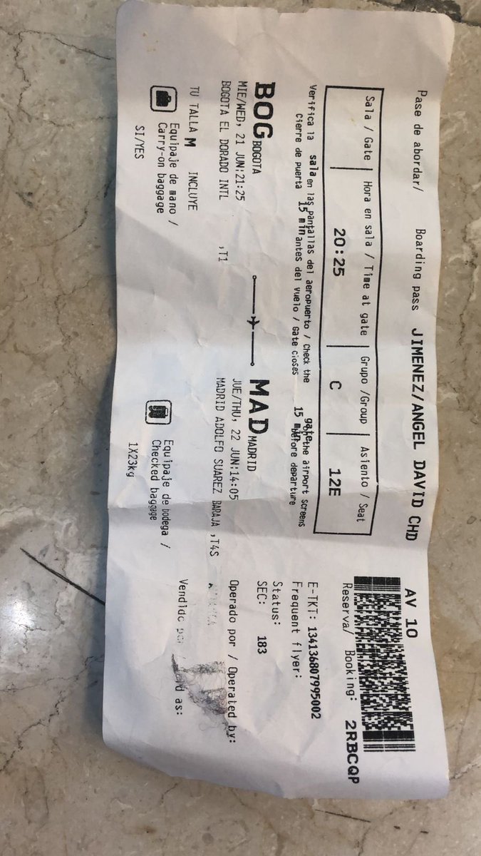 HalconDorado70's tweet photo. @Avianca: Mi hijo Ángel David de 11 años, viajó ayer a Madrid a cumplir un torneo de fútbol y ustedes extraviaron su maleta con toda su ropa y demás accesorios, está allá sin ropa y ustedes no han atendido adecuadamente este caso, es lamentable. @sicsuper https://t.co/ywMn5RSdNA