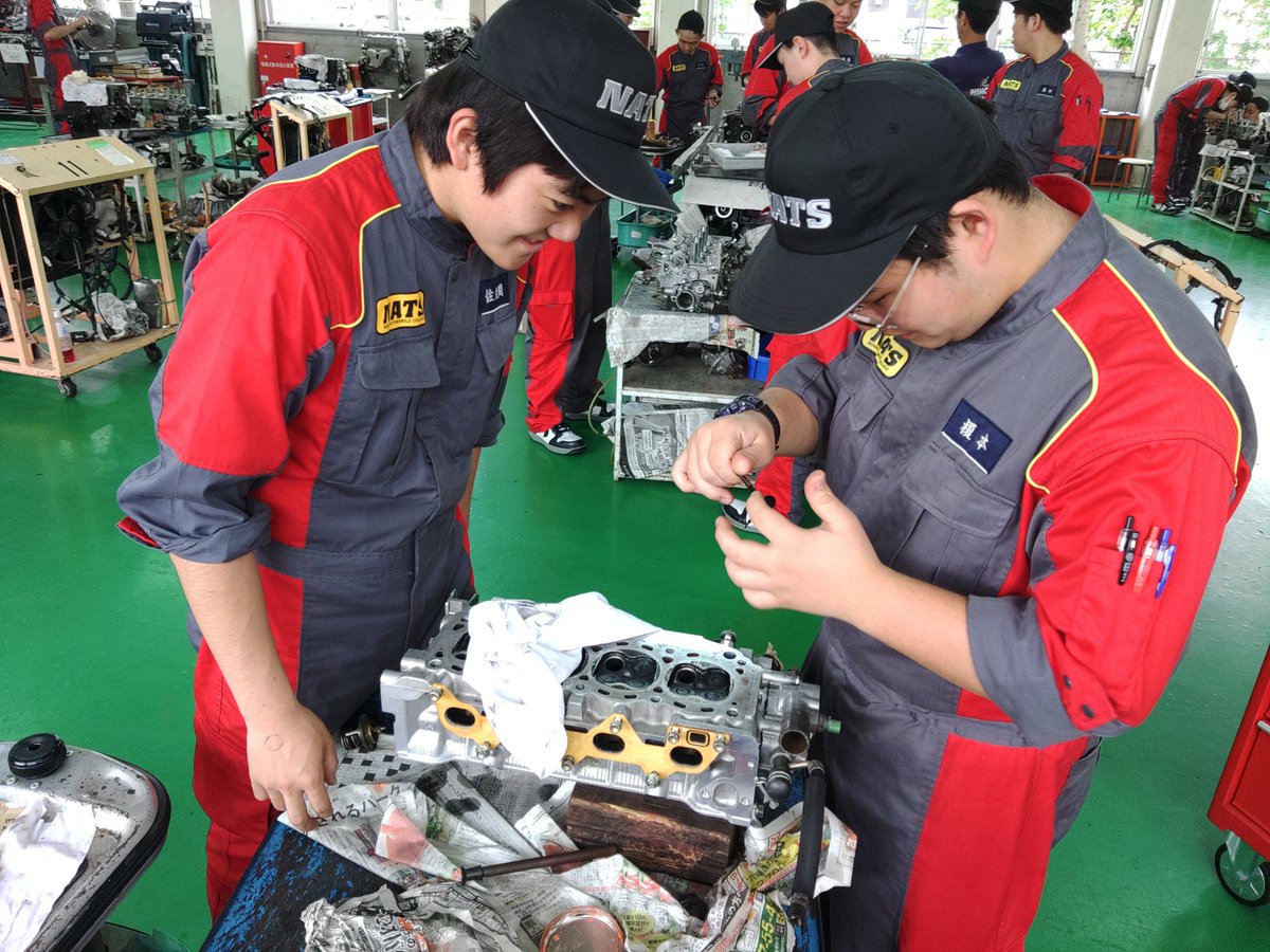 NATS_Sodegaura's tweet photo. 1年生初めてのエンジン分解組立！無事に始動できるかな？
#NATS-S#NATS#日本自動車大学校袖ケ浦校#日本自動車大学校#エンジン#1年生#ドキドキ#ワクワク#整備士#夢は大きく https://t.co/NAx55eD9BW