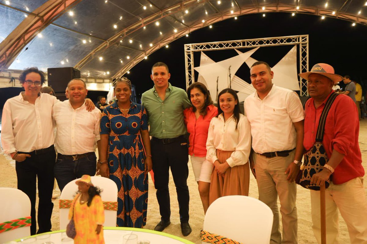 AuroraVergaraF1's tweet photo. Con el equipo directivo de @mineducacion iniciamos en La Guajira ‘Encuentro con Secretarios de Educación de las Entidades Territoriales Certificadas (ETC) del país, para hacer balance de gestión y analizar los retos y las apuestas del sector para los próximos años. https://t.co/ThUzWsZBCa